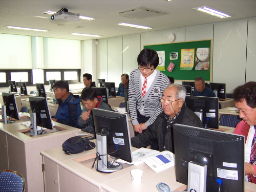 진도군, 어르신 컴퓨터 교실 운영 이미지