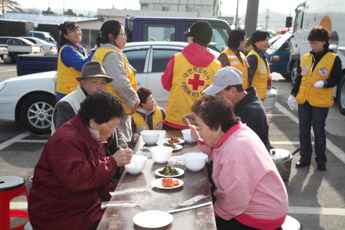 대한적십자사 진도지구협의회, 사랑의 떡국 봉사 실시 이미지