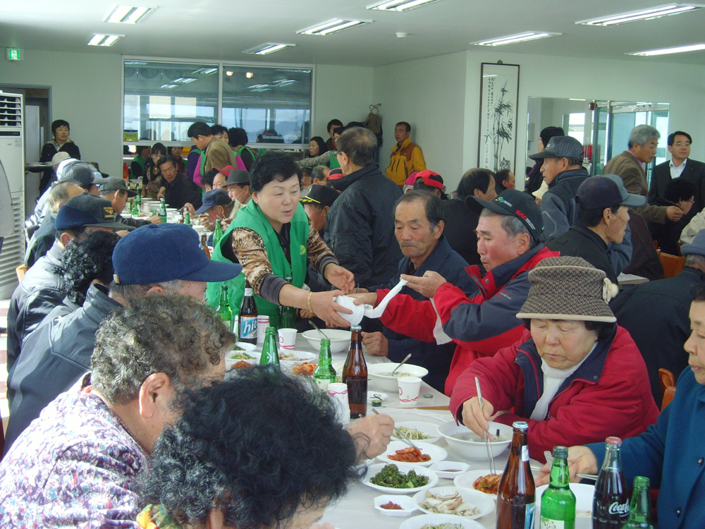 진도군 고군면 새마을 부녀회 “떡국 한그릇, 기쁨 두그릇” 이미지