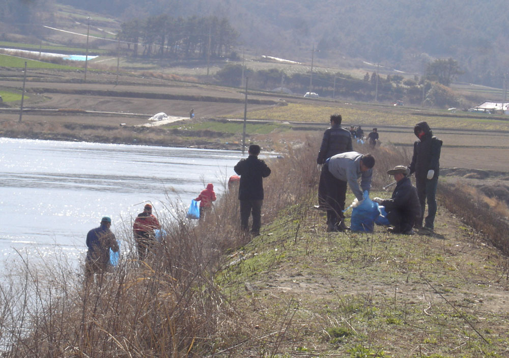 다도해해상국립공원, 조도면 봄 관광객 맞이 대청소 실시 이미지