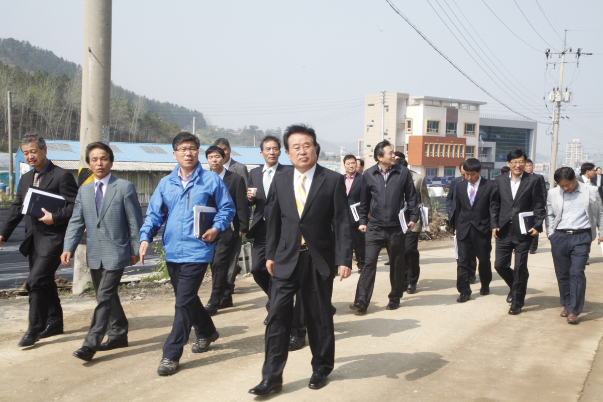 이동진 진도군수, 업무현장서 토론식 회의 주재 호응 이미지