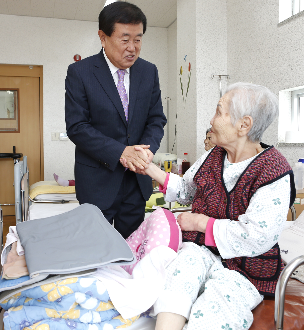 이동진 진도군수, 대명절 ‘설’ 맞아 위문 활동 이미지