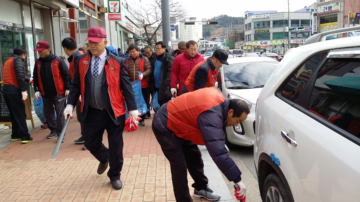 진도군, 농촌지도자 진도군연합회 환경클린운동 실시 이미지