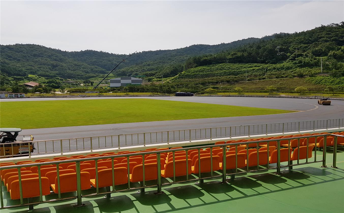 공설운동장 잔디 및 우레탄 교체공사 이미지