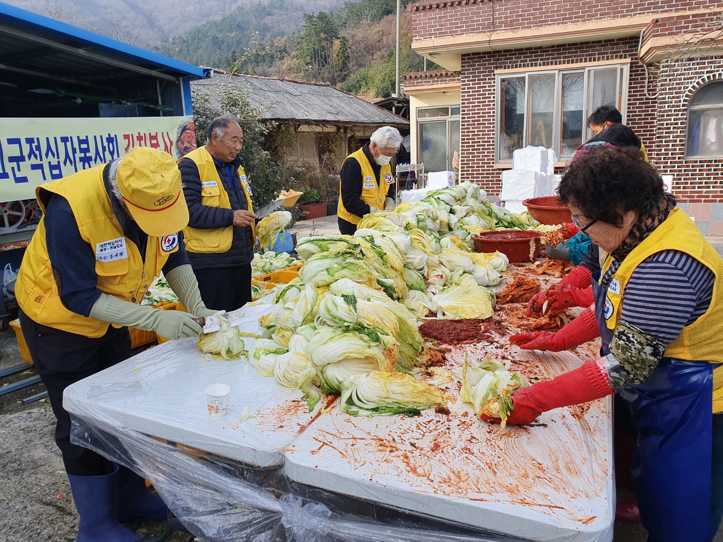 진도군 고군면 적십자봉사회, 사랑의 김치 나눔 행사 열어 이미지